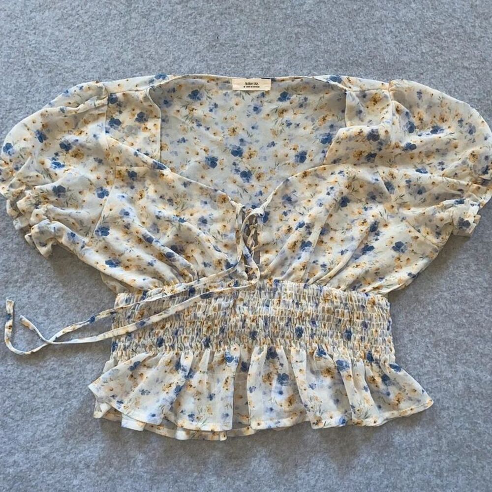 Active USA Floral Milkmaid Smocked Crop Top women’s M yellow blue flowers light